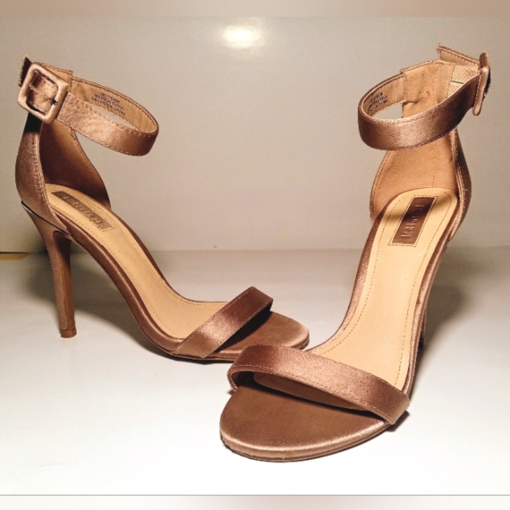 NWOT Forever 21 Satin Nude Heels